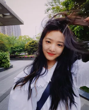 章若楠清秀甜美自拍图片