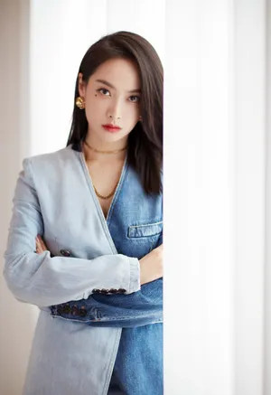 宋茜拼接装性感时尚写真图片