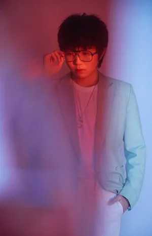 毛不易清爽帅气西装写真图片_4