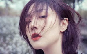 高叶性感户外花丛写真图片_5