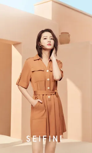 李沁轻盈少女风写真图片