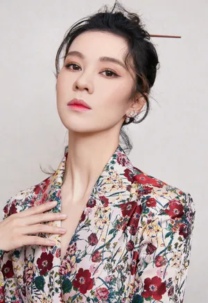 郁可唯印花裙唯美古风图片_4