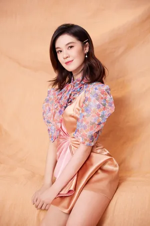 郁可唯彩裙性感靓丽图片_1