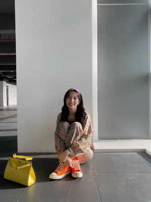 周雨彤印花套装写真图片