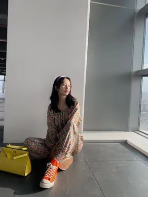 周雨彤印花套装写真图片_2