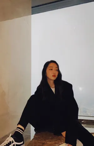蒋梦婕黑色西装写真图片
