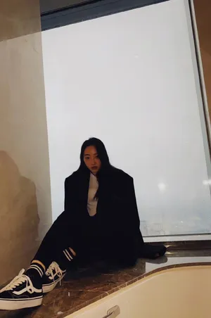 蒋梦婕黑色西装写真图片_1