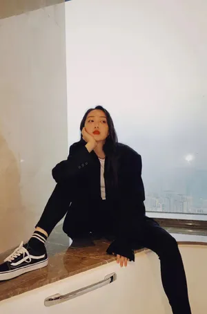 蒋梦婕黑色西装写真图片_3