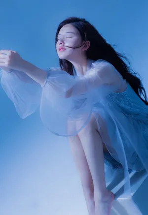 赵露思蓝裙性感唯美写真图片
