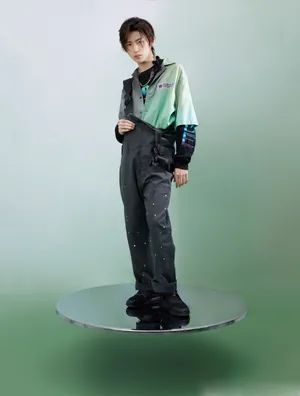 王琳凯时尚悬浮大片写真图片_2