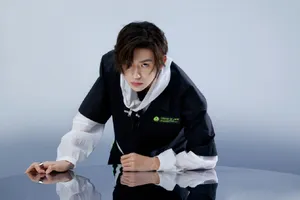 王琳凯时尚悬浮大片写真图片_3