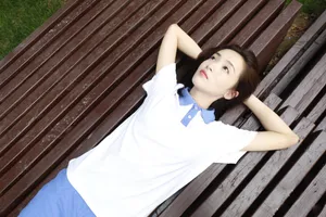 孙嘉琪清甜校服照写真图片_1