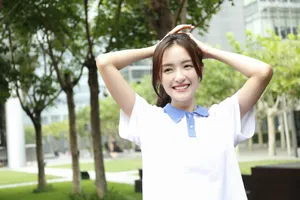 孙嘉琪清甜校服照写真图片_3