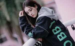 祝绪丹牛仔外套甜酷街拍图片_4