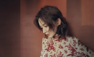施诗碎花裙复古性感写真图片_1