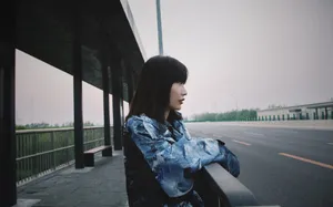 田沅林中随性洒脱写真图片_5