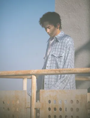 张哲瀚干净随性帅气写真_1