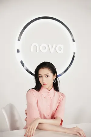关晓彤粉裙清新甜美写真图片