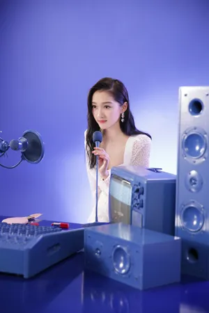 关晓彤粉裙清新甜美写真图片_3