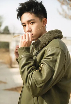 张耀清新少年感写真图片_2