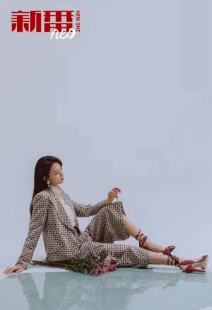 陈瑶波浪刘海甜美养眼图片_2