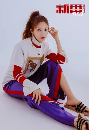 陈瑶波浪刘海甜美养眼图片_7