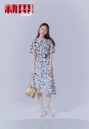 陈瑶波浪刘海甜美养眼图片_9