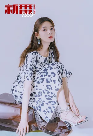 陈瑶波浪刘海甜美养眼图片_11
