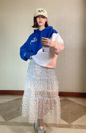 苏青卫衣清爽甜酷自拍图片_2