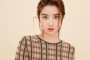 李凯馨格子裙性感写真图片_2