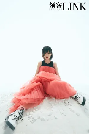 宋伊人短发性感时尚大片写真图片_3