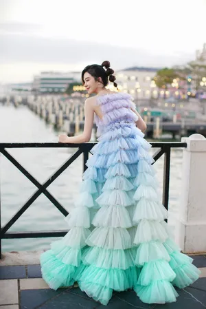 郁可唯吊带裙性感优雅写真图片_6