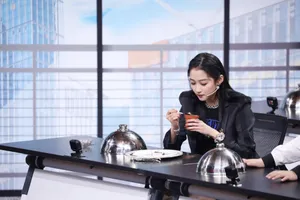 关晓彤职场装干练剧照图片_6