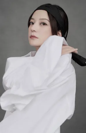 赵薇白色西装魅力写真图片_2