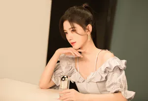鞠婧祎吊带裙清秀写真图片_2