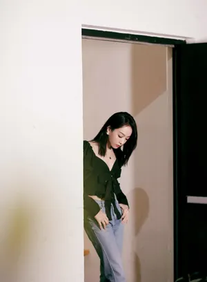 宋茜白皙性感优雅写真图片_2