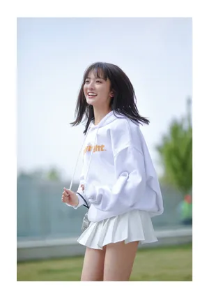 厉嘉琪白色短裙甜美写真图片_5