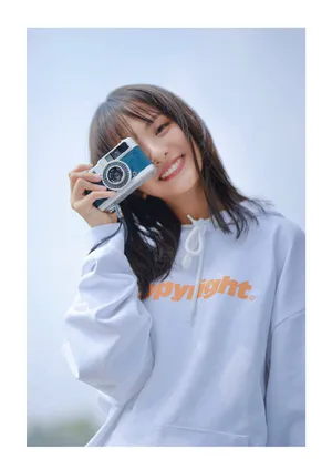 厉嘉琪白色短裙甜美写真图片_6