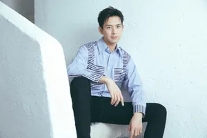 李现条纹衬衫清爽写真图片_6