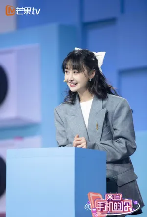 郑爽蝴蝶结造型甜酷写真图片_7