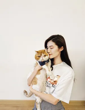 何穗温婉动人写真图片