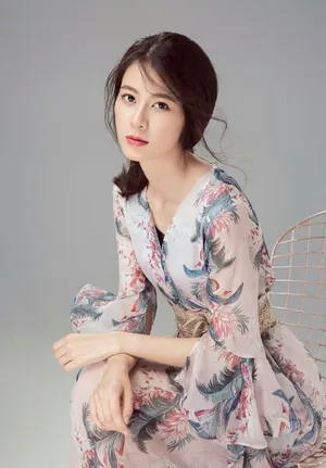 赵昭仪印花裙唯美写真图片