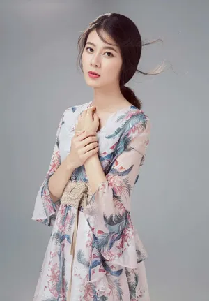 赵昭仪印花裙唯美写真图片