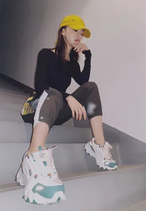 吴谨言甜酷运动风写真图片_2