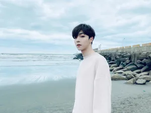陈立农治愈系海边写真图片