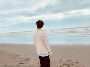 陈立农治愈系海边写真图片
