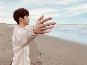 陈立农治愈系海边写真图片_3