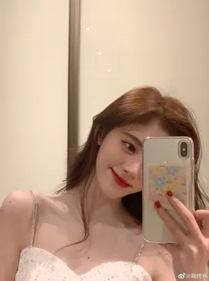 鞠婧祎妩媚性感自拍照图片_4