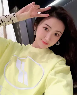 景甜清新俏皮私服自拍图片