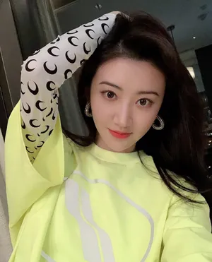 景甜清新俏皮私服自拍图片_1